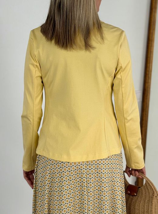 Americana básica amarilla