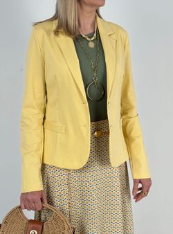 Americana básica amarilla