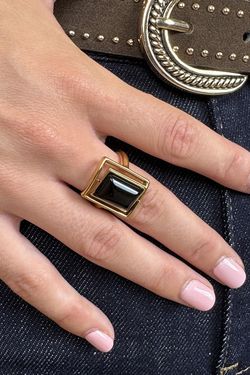 Anillo vintage dorado negro