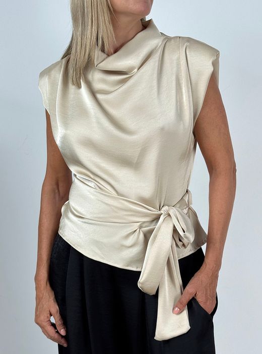 Blusa de Raso Drapeada Beige