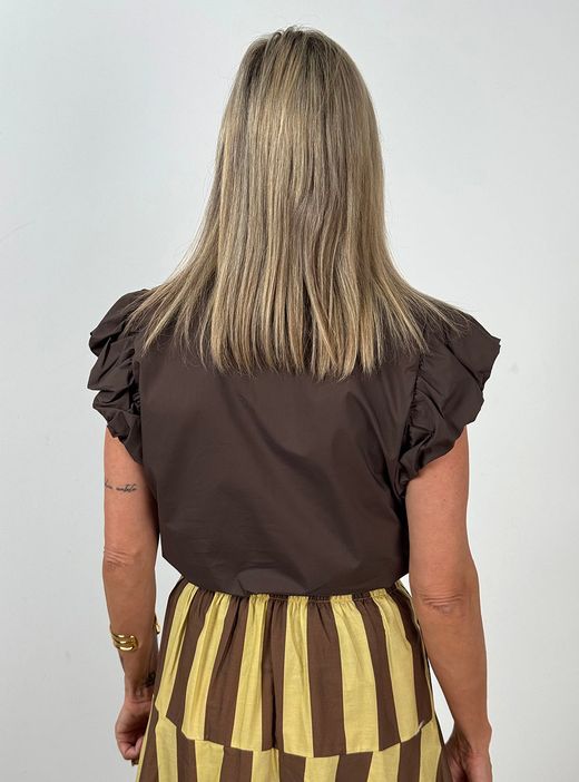 Blusa marrón con mangas abullonadas