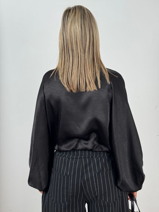 Blusa Satén Negra