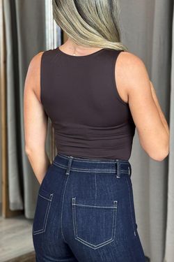 Body detalle dorado marrón