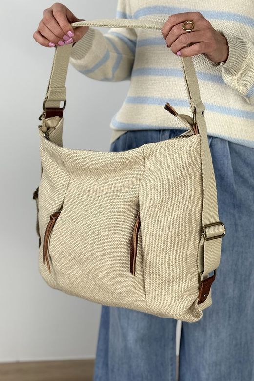 Bolso de hombro y mochila beige