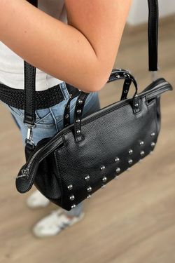 Bolso rectangular tachas negro