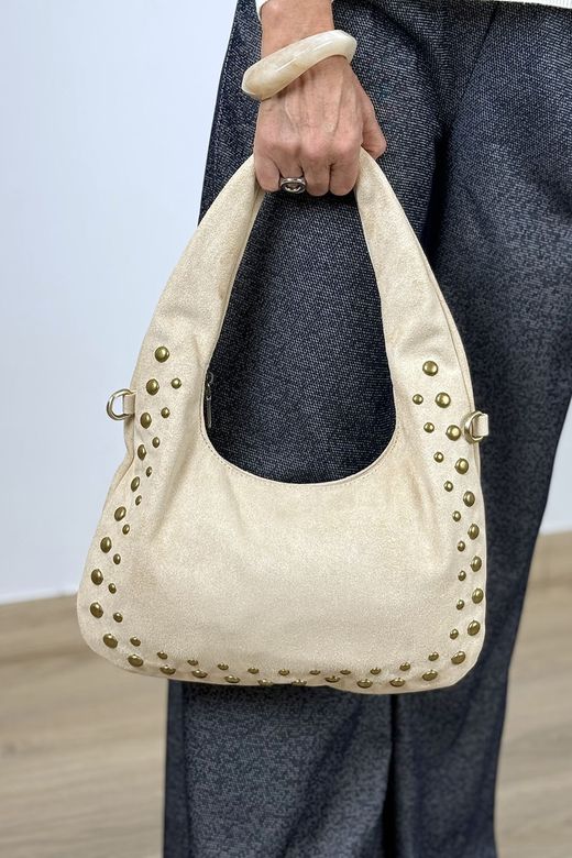 Bolso slouchy tachuelas beige