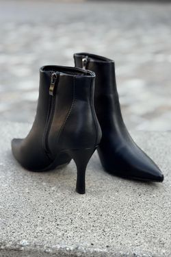 Botines tacón kitten negro