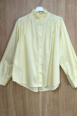 Camisa cuello mao amarilla