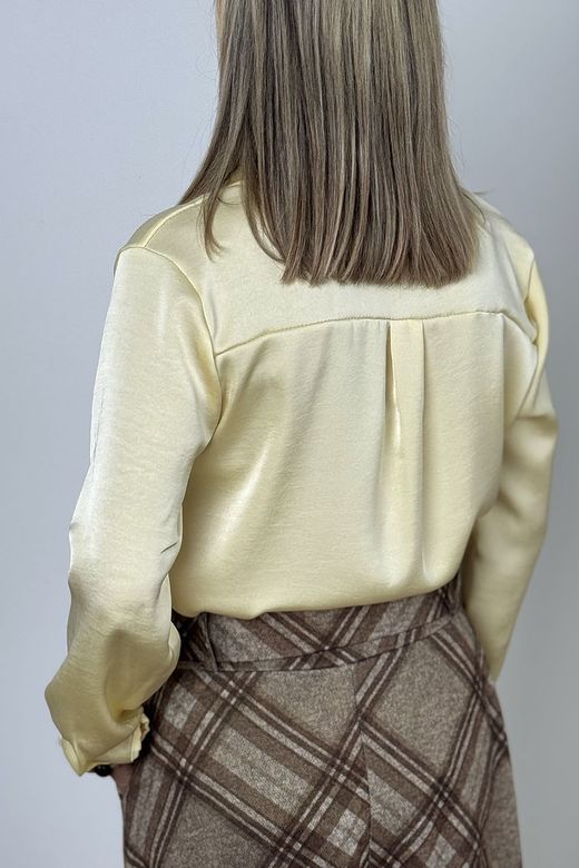 Camisa de raso amarilla