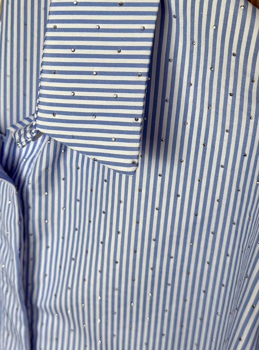 Camisa de rayas tachitas celeste-blanco