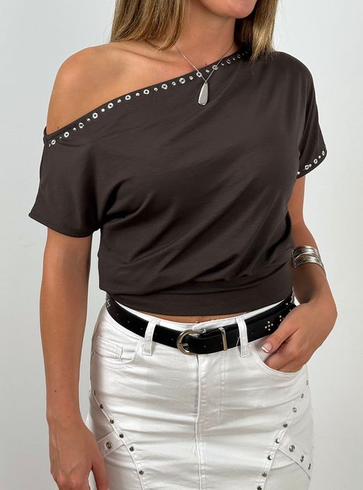 Camiseta asimétrica tachas marrón