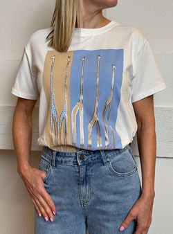 Camiseta jirafas blanco-marrón-beige