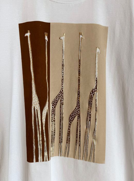 Camiseta jirafas blanco-marrón-beige