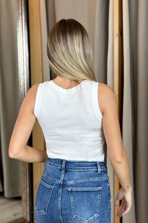 Camiseta sin mangas blanca