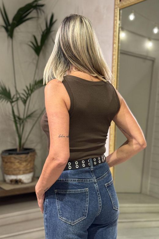Camiseta sin mangas marrón