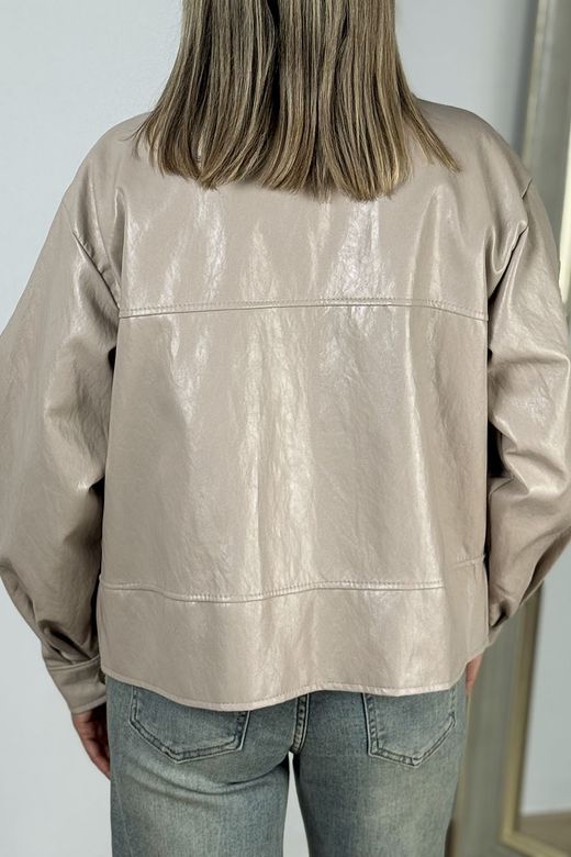 Cazadora efecto piel beige