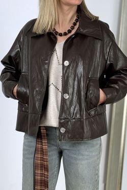 Cazadora efecto piel marrón