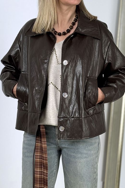 Cazadora efecto piel marrón