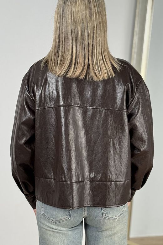 Cazadora efecto piel marrón