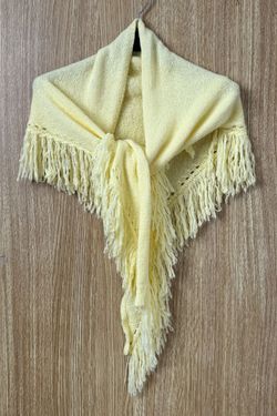Chal de lana amarillo