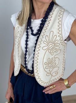 Chaleco boho bordado crudo-beige