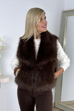 Chaleco efecto pelo marrón