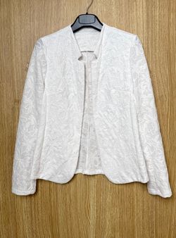 Chaqueta blonda blanca