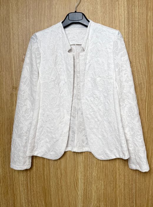 Chaqueta blonda blanca