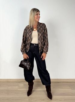 Chaqueta bomber de cuadros marrón