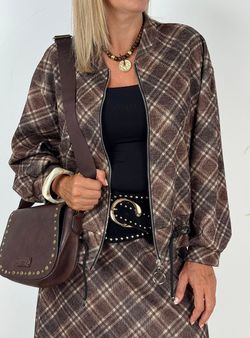 Chaqueta bomber de cuadros marrón
