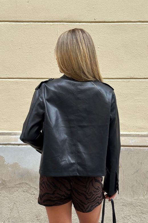 Chaqueta Napoleón cuero negra