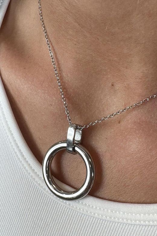 Collar anillo plateado