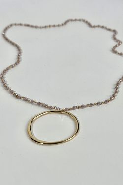 Collar dorado con aro