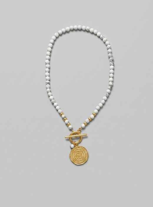 Collar medallón dorado