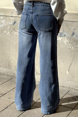 Jeans wide leg tachitas azul delavado