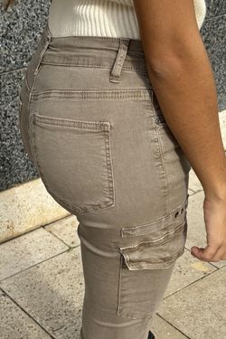 Pantalón cargo elástico beige