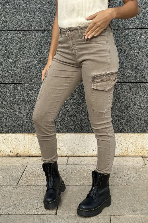 Pantalón cargo elástico beige