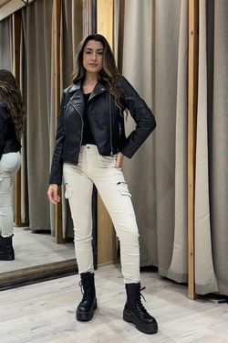 Pantalón cargo elástico beige claro