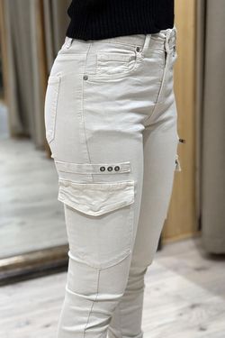 Pantalón cargo elástico beige claro