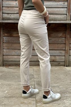 Pantalón jogger beige