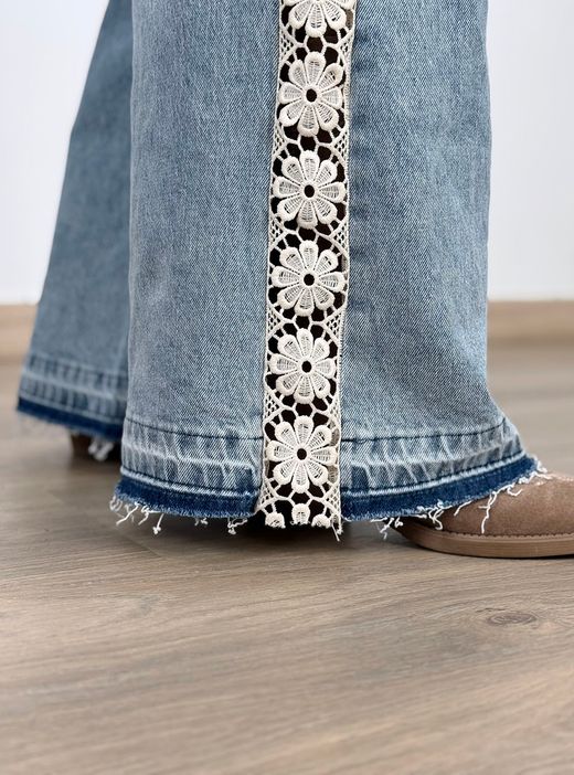 Pantalones vaqueros con encaje