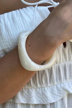 Pulsera de resina marfil