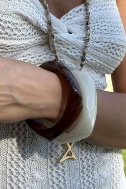 Pulsera de resina marfil