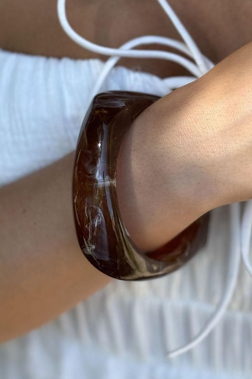 Pulsera de resina marrón