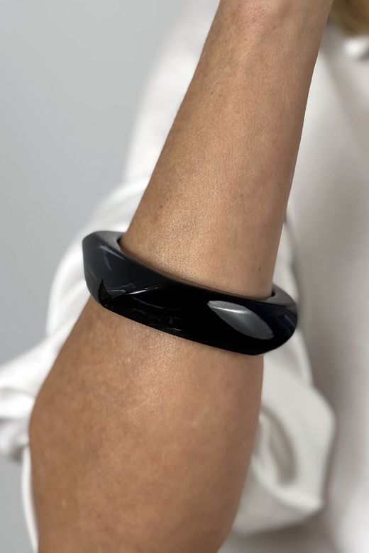 Pulsera de resina negra