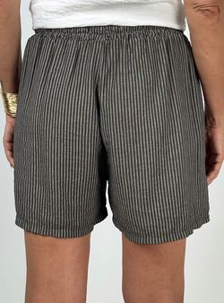 Short rayas marrón