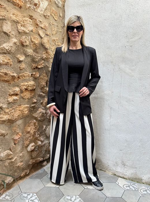 Top sin mangas Peplum negro