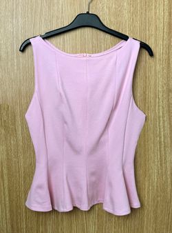 Top sin mangas Peplum rosa