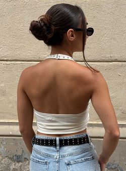 Top tachuelas beige