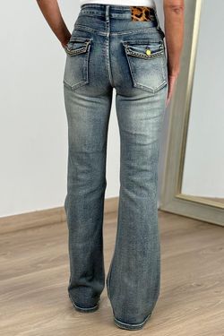 Vaqueros campana solapas azul delavado